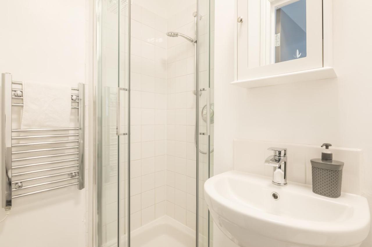 Private Room 5 With Kitchenette By Cb Stays No Minimum Stays Cambridge  Bagian luar foto